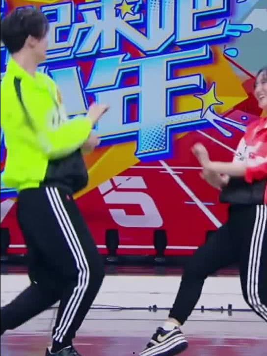 尬舞全网爆料网站视频,尴尬舞视频盘点,笑料百出,网友直呼“笑不活了”! 第2张 尬舞全网爆料网站视频,尴尬舞视频盘点,笑料百出,网友直呼“笑不活了”! 第2张