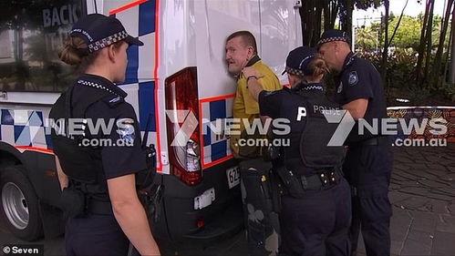 新闻爆料袭警视频播放大全,正义与勇气的较量